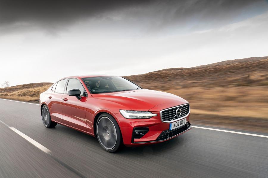  Volvo S60 T5 R-Design 2019 года  (UK) (фото 6 из 40)